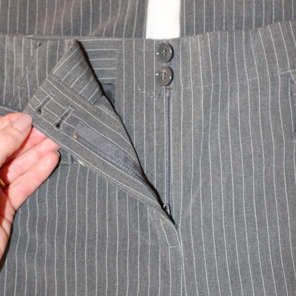 Body by Victoria, gray and white pinstriped belted pants - Picture 5 of 6